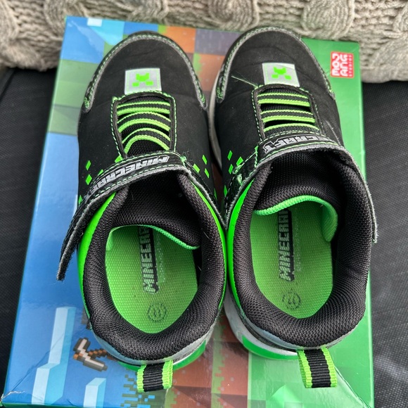 Minecraft Boys Light Up Athletic Shoes - Picture 5 of 11